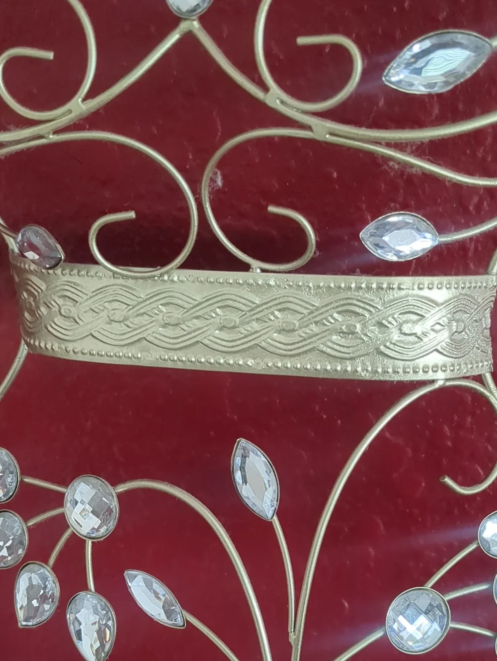 N/A elegant gold
